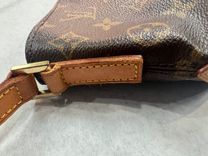 Louis Vuitton Monogram Trotteur Crossbody bag Leather ref.298664 - Joli  Closet