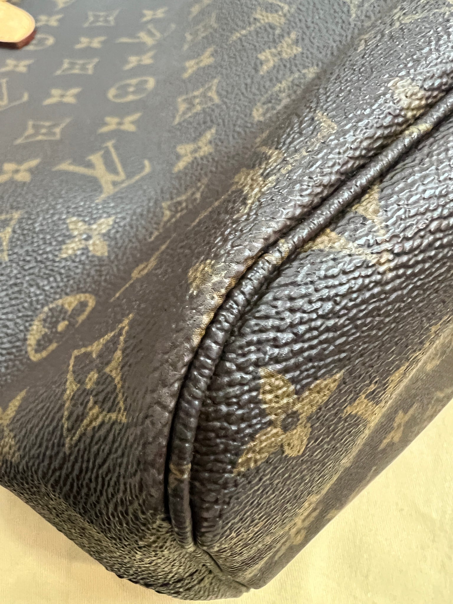 Shop authentic Louis Vuitton Monogram Neverfull MM at revogue for just USD  1,200.00